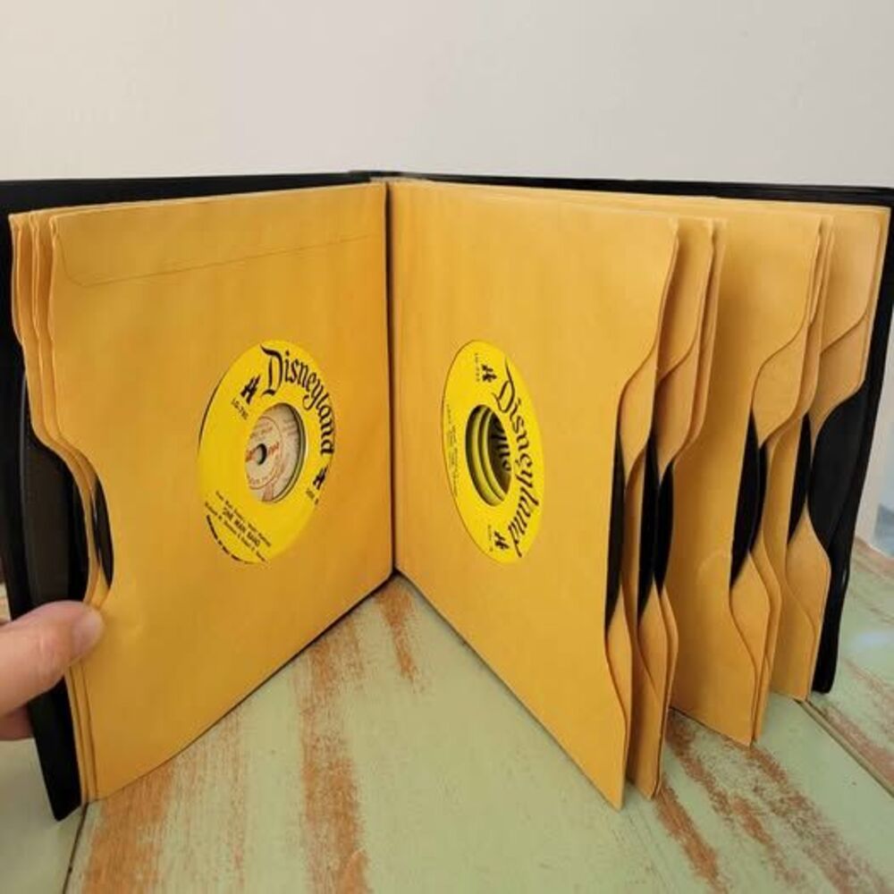 Barbie Record Tote with 9 45 Vinyl records! 🎀 - Picture 4 of 10